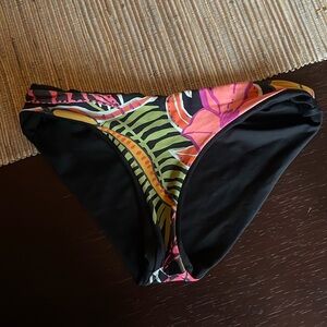 Reversible bikini bottoms